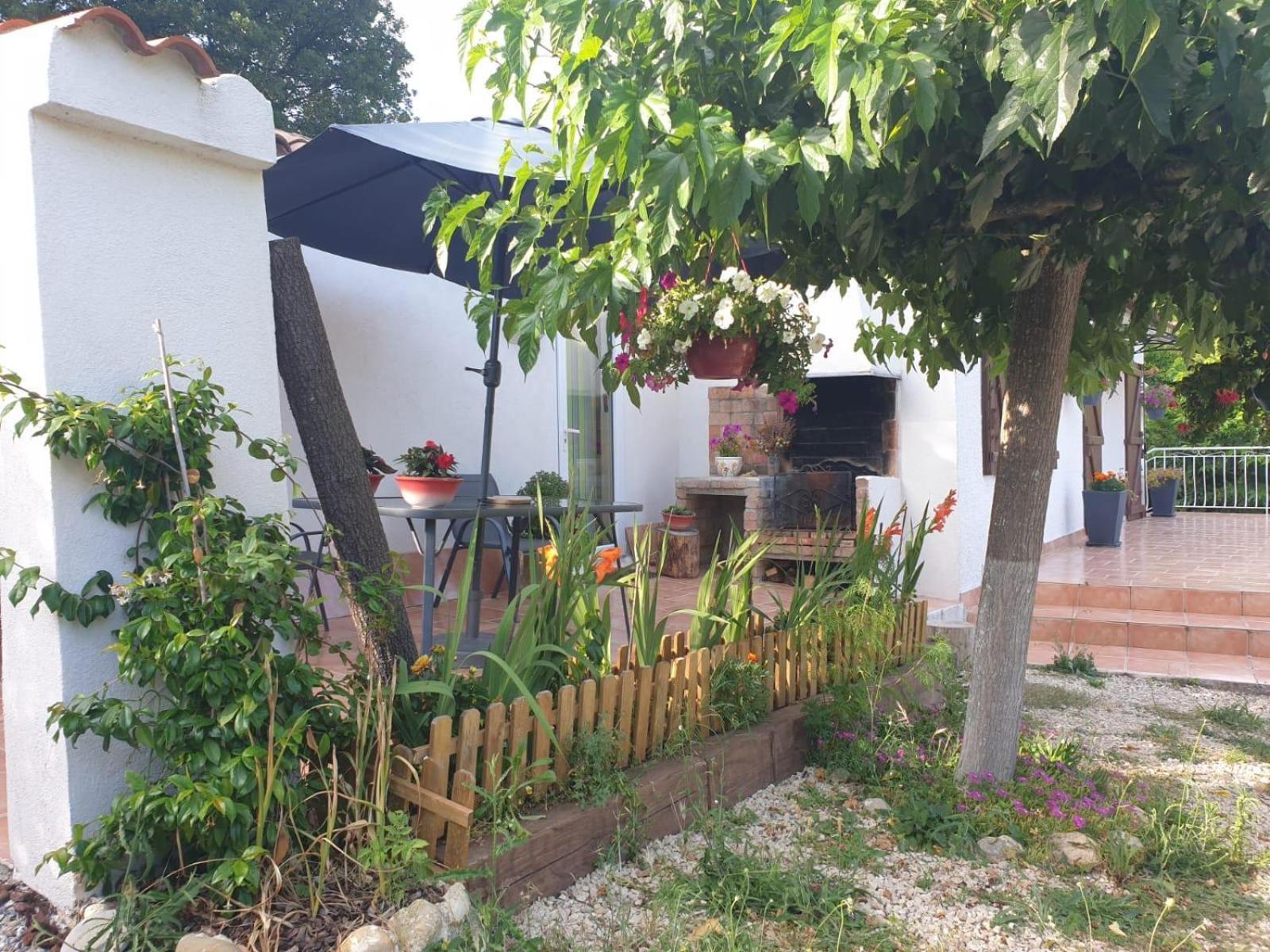 فندق Sous Les Chenes Saint-Martin-de-Brômes المظهر الخارجي الصورة